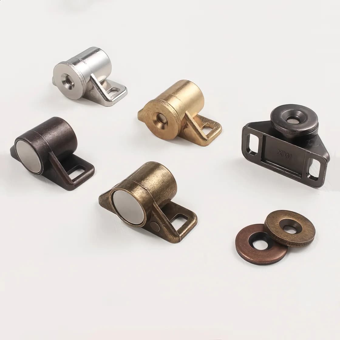 1pc Magnete Porta Dell'armadio Cattura Forte Fermaporta Magnetico con Vite In Lega di Chiusura del Cassetto Oro Bronzo Argento Nero Fermo 35*19mm