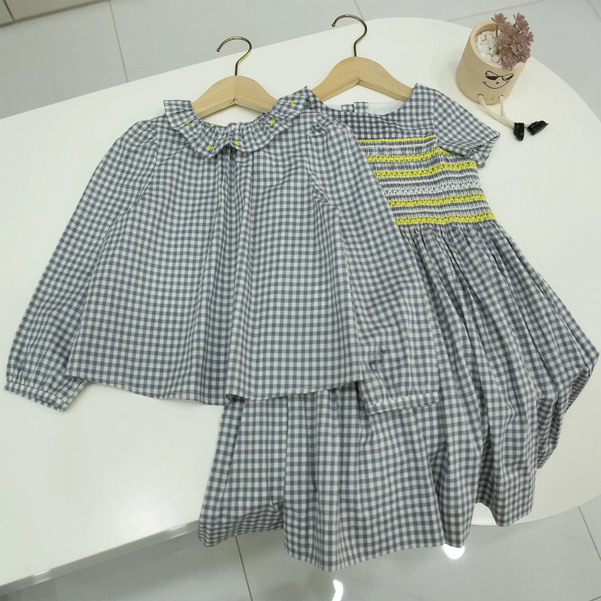 2025 Abito estivo per ragazze smock Abito ricamato fatto a mano Abiti da principessa Colletto lungo Completo Manica Top T-shirt Elegante Peter