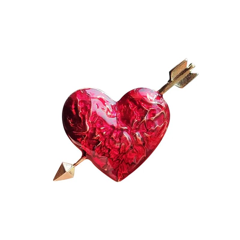 Spilla a forma di freccia di Cupido che penetra il cuore, in smalto, romantica, a forma di cuore, spilla da risvolto, alla moda, squisita, versatile, distintivo, accessorio per abbigliamento