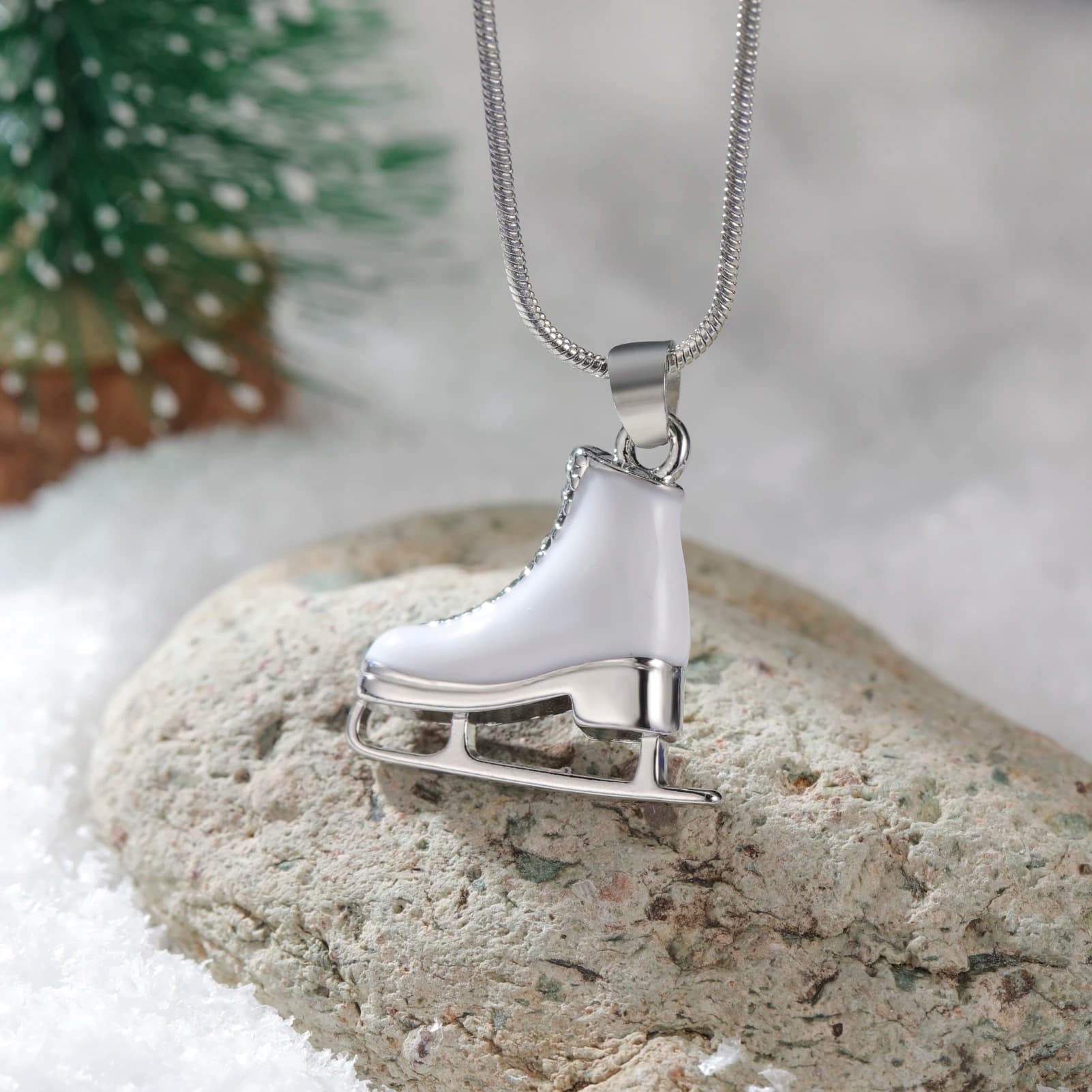 Collana con Ciondolo a Forma di Pattino Colorato con Zirconi per Donne e Ragazze, Catena a Serpente, Gioielli Invernali per San Valentino, Vendita all'Ingrosso