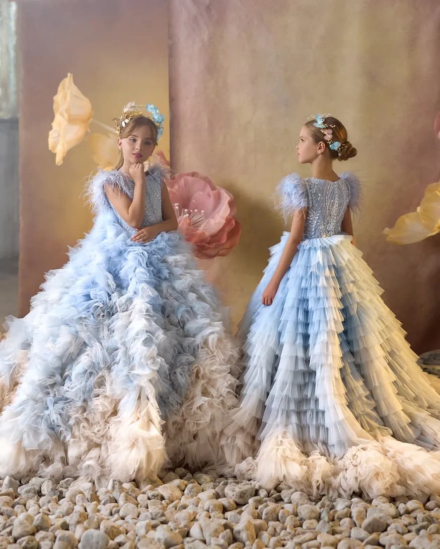 Abiti da festa di compleanno per ragazze blu con piume di lusso Abiti da ragazza di fiori personalizzati per matrimoni Abiti da prima comunione per bambini
