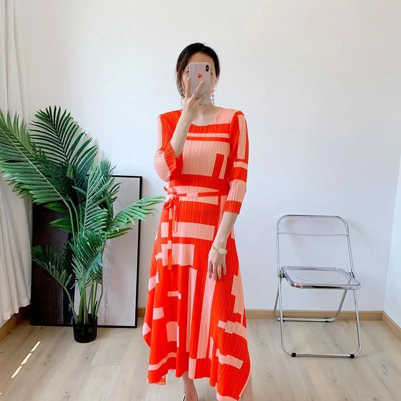 Fashionable Three Pleated A-Line Dress Women's Summer New Style Printed Loose plus Size Belted Elegant Casual round Neck Dress