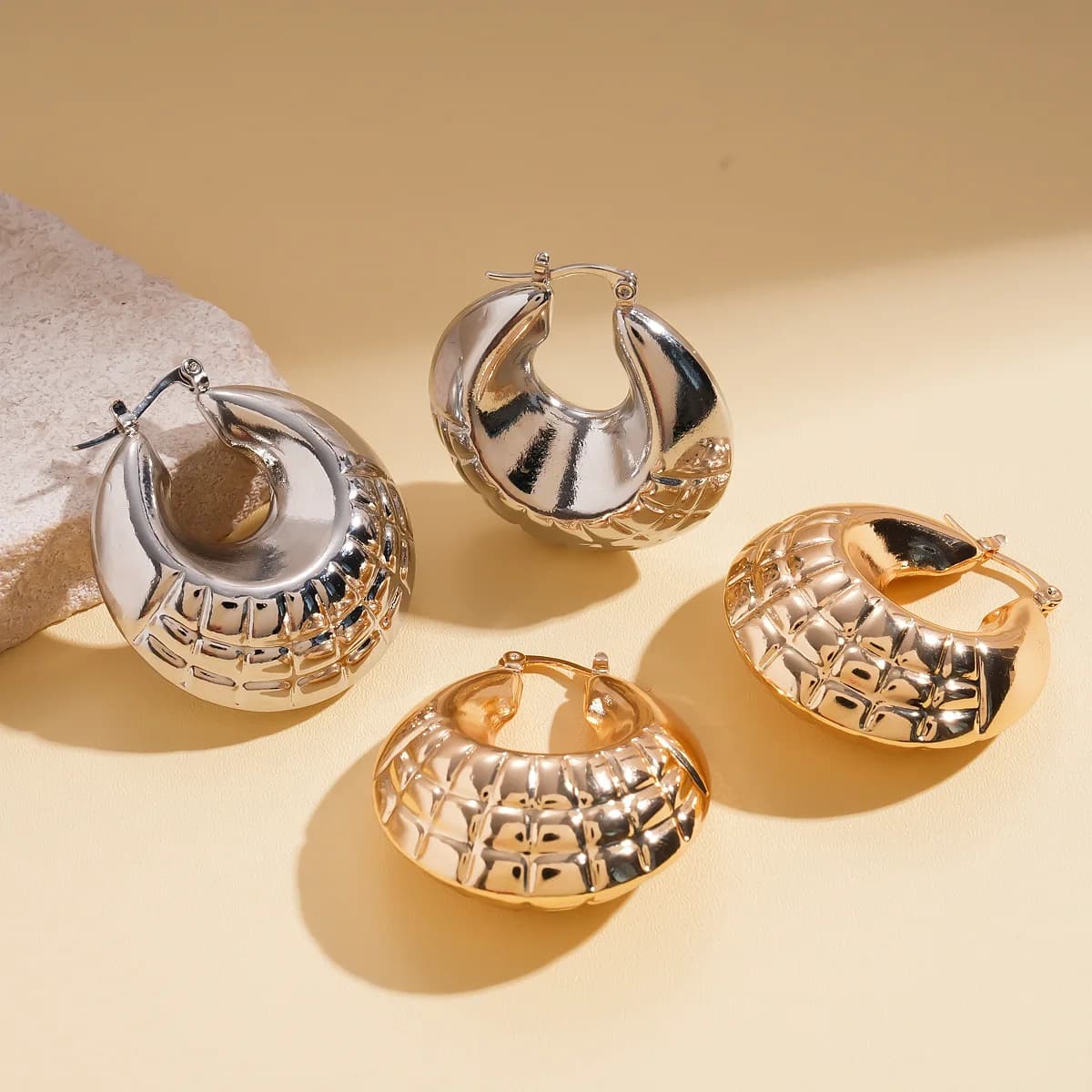 Retro metal sense geometric hollow out circular grain earrings fashion personality simple small senior sense earrings