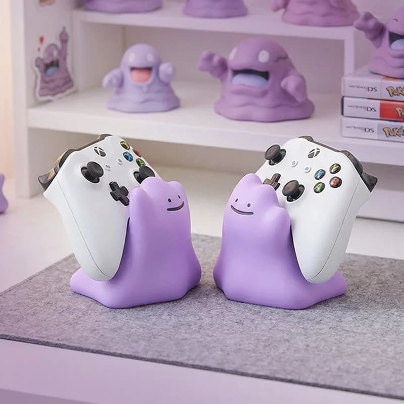 Nuovo supporto universale per controller di gioco Pokemon Ditto, supporto da tavolo compatibile con Xbox, PS5, Switch, decorazione per gaming, regalo.