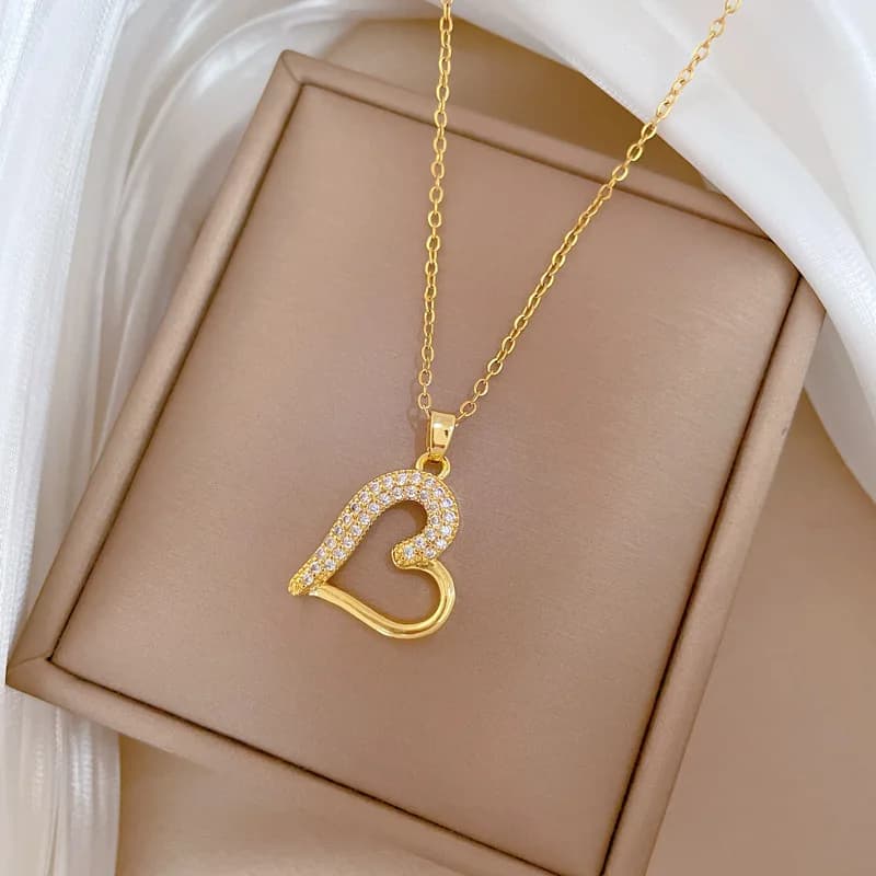 Collana a cuore di lusso per donna Collana squisita con zirconi cubici bling completamente pavimentati color oro 14k Gioielli da sposa femminili