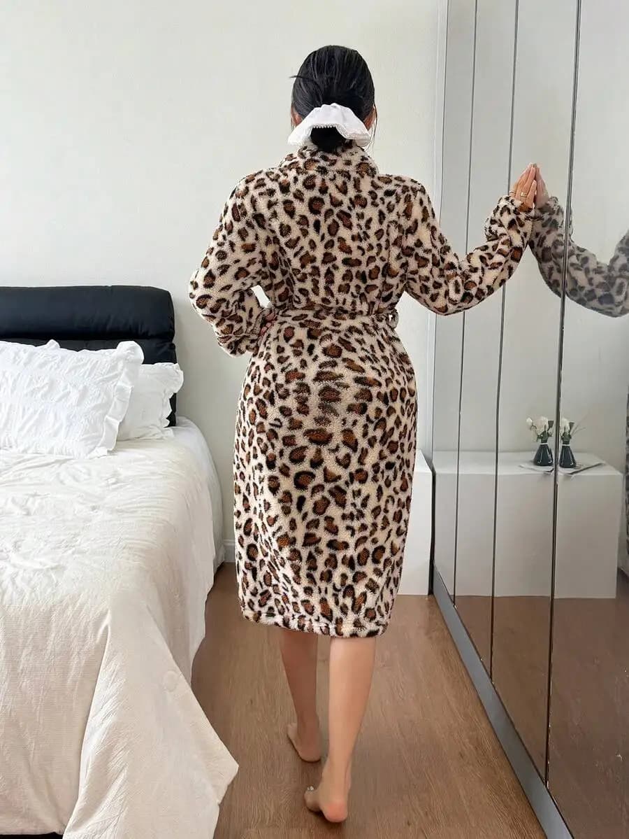 Accappatoio da donna in pile corallo con stampa leopardata, spesso, soffice e caldo per l'inverno