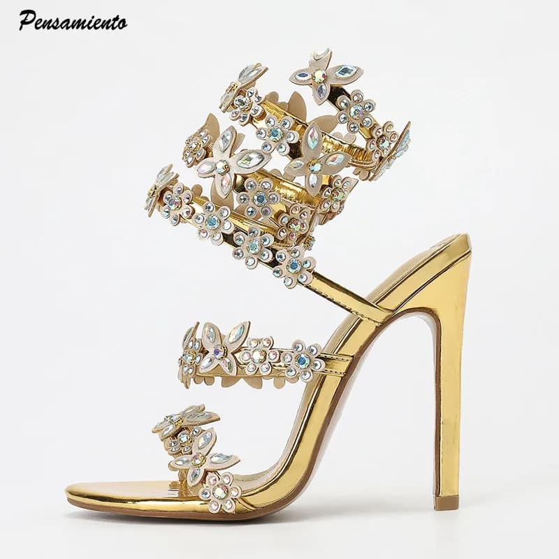 Bling Luxury Crystal Butterfly Flowers Decor Sandali gladiatore da donna Moda Estate Tacchi alti Scarpe da banchetto di nozze Sandali