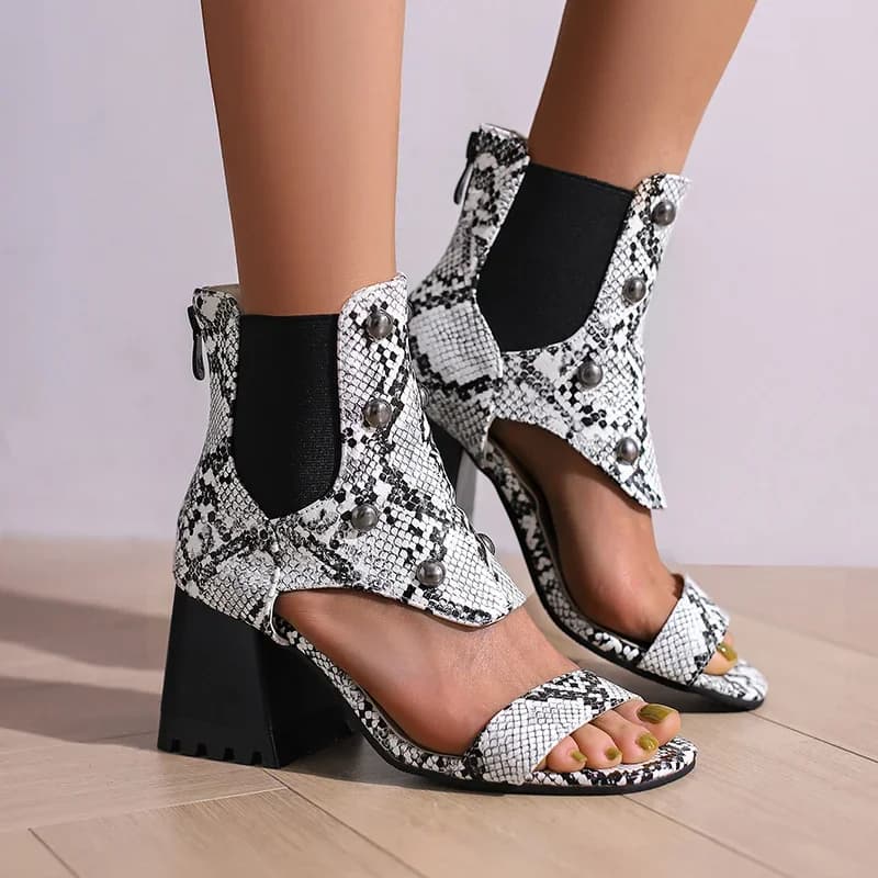 YMECHIC 2025 Estate Roma Stivaletti da donna Peep Toe Rivetto Tacco spesso Sandali elasticizzati Sexy Hollow Party Scarpe da donna Blu Marrone