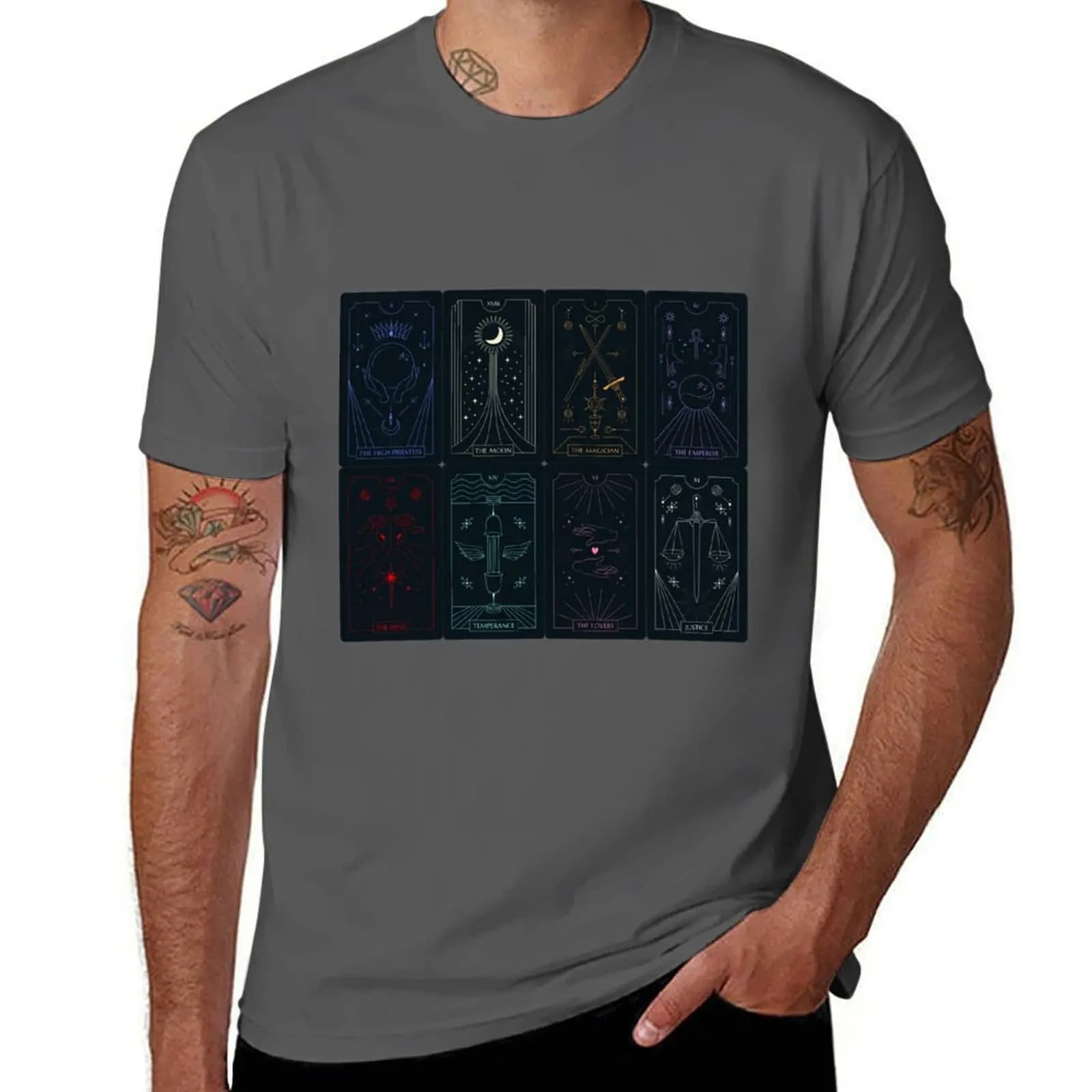 T-shirt con stampa grafica casual con carte dei Tarocchi