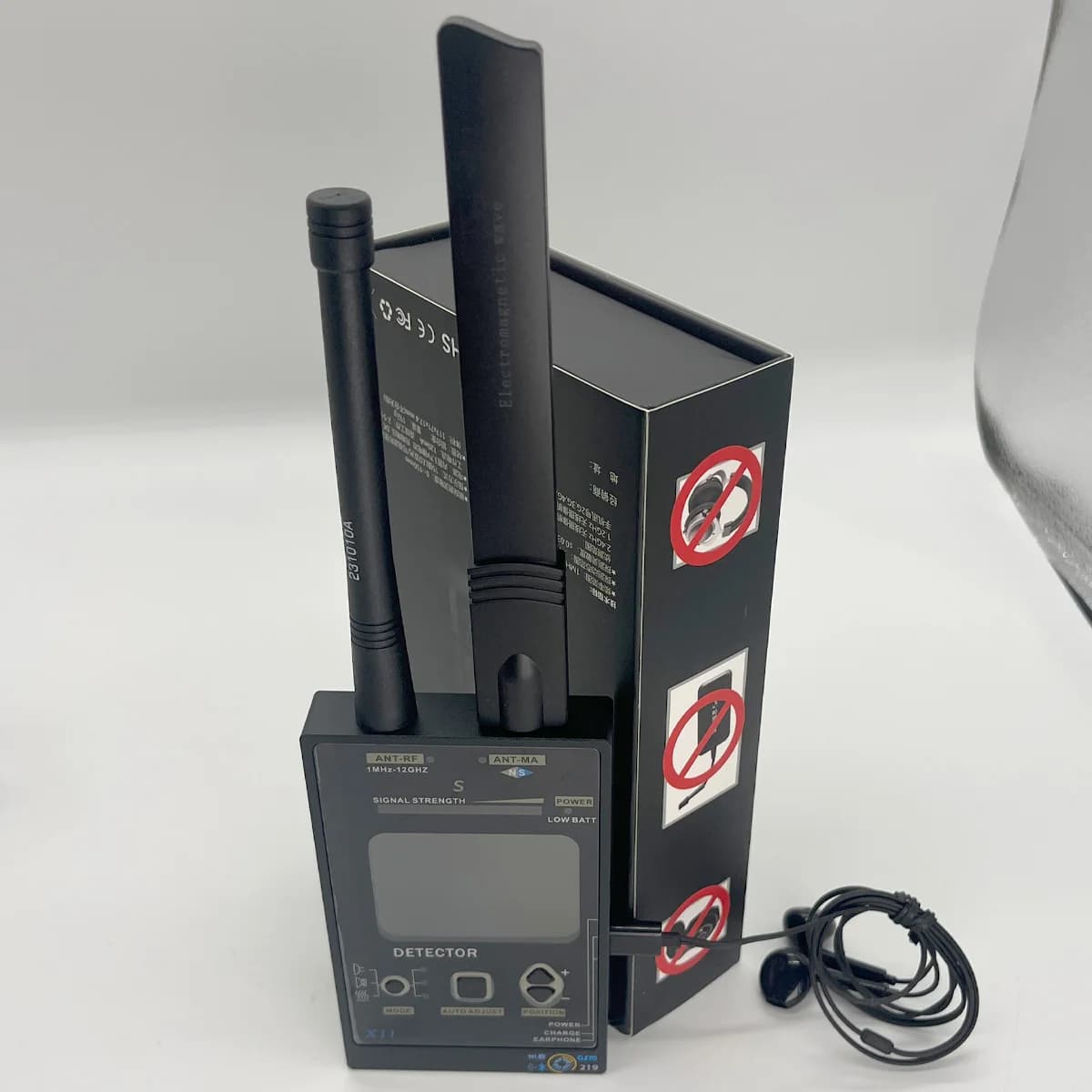 Portable anti-spy device, bug detector and wireless GPS tracker, ensures privacy Wireless camera detector for security signal scanner