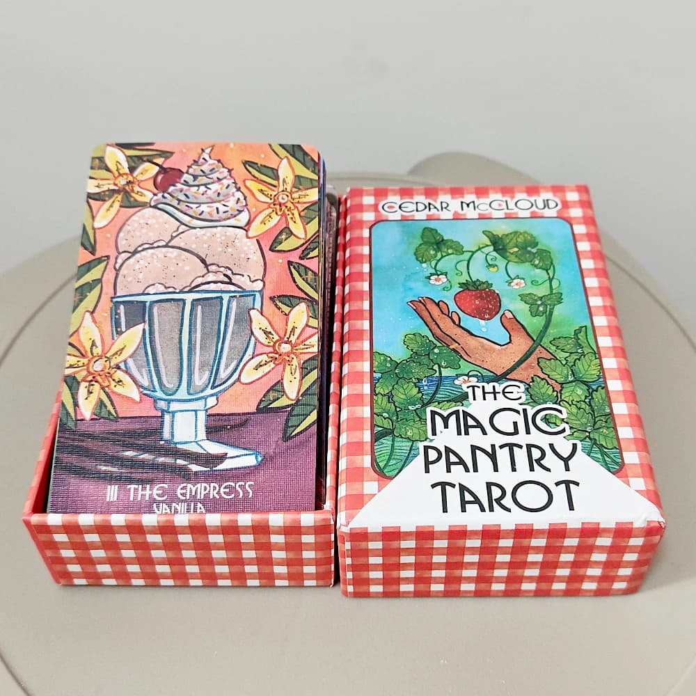 The Magic Pantry Tarot Deck: Carte dei Tarocchi a tema alimentare con doppio goffratura, in cartoncino, stile acquerello, per cuochi e gastronimi, 12x7 cm