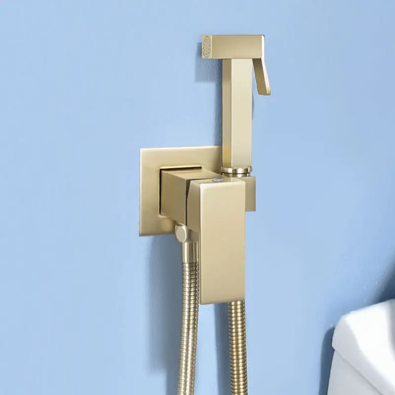 Toilette in ottone Bidet Spray Bidets portatili Set di pannolini Set doccia da bagno in oro spazzolato caldo freddo Spruzzatore Jet Douche Kit nascosto