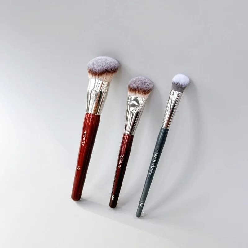 Set di pennelli per trucco A506 109 101 Fondotinta sagomato correttore Mini pennelli per fondotinta Kit di pennelli per trucco essenziale