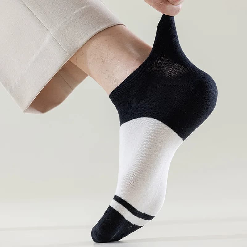 Calzini da uomo calzini in cotone bianco e nero classico manico di sollevamento Casual calze da uomo a tubo corto calze da calcio Ventilate sportive