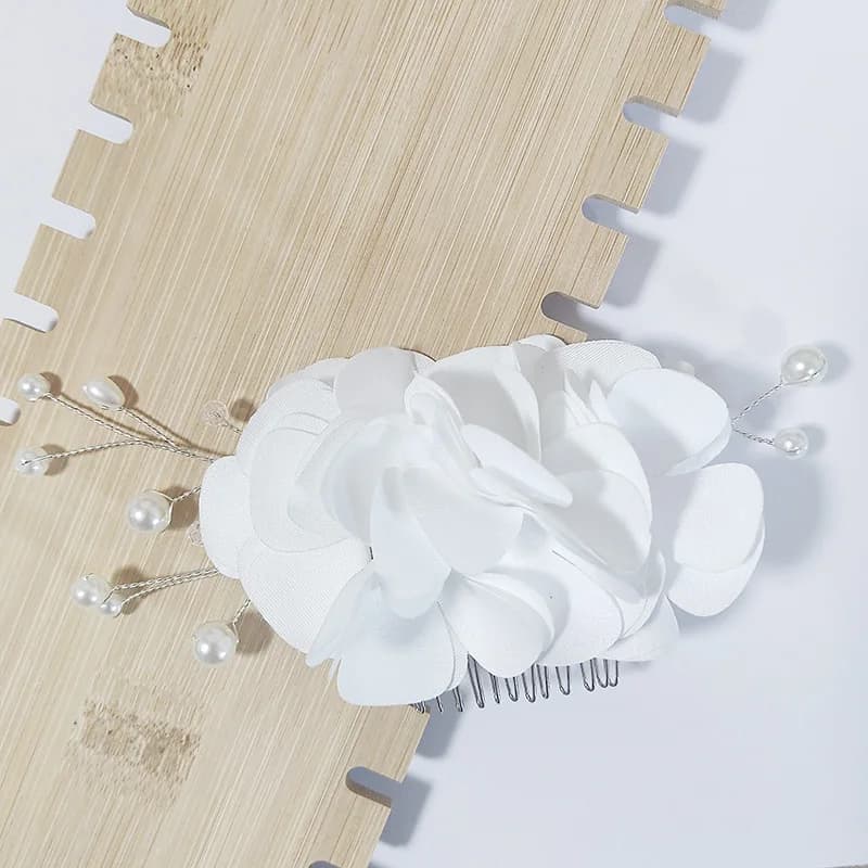 Fiori Bianchi per Capelli: Pettini Nuziali Super Fiabeschi, Accessori Floreali per la Testa, Fermagli Laterali con Perle, Gioielli per Capelli da Sposa