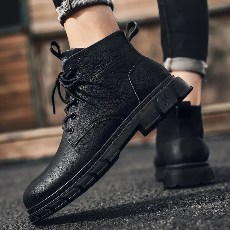 Stivali da uomo 2026 mid top da uomo nuove scarpe da uomo alla moda Stivali da lavoro in pelle stile britannico Scarpe alte in pelle da uomo invernali