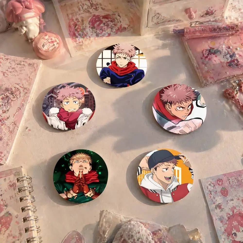 Itadori Yuji 75x75 25x25 mm Spille rotonde a forma di cartone animato per zaino, camicia, accessori, gioielli, badge, regalo per amici