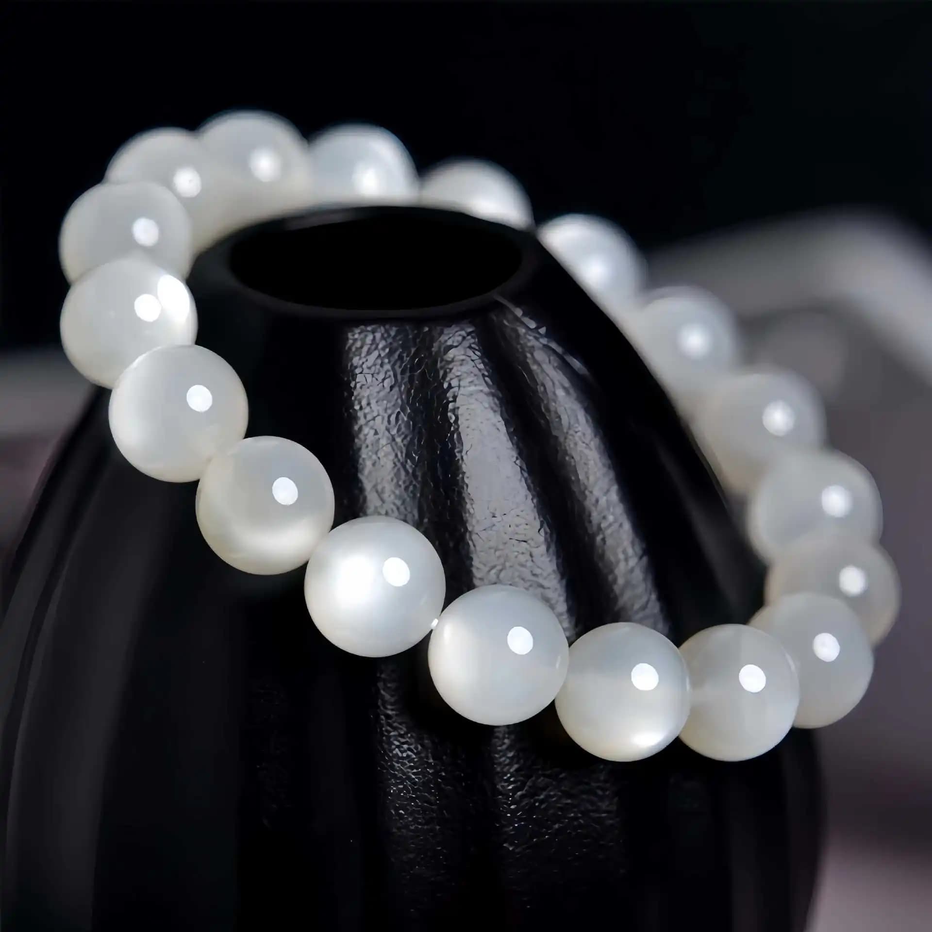 Bracciale di Lusso Naturale Portafortuna 2026 in Pietra di Luna Bianca, Alta Qualità, Effetto Occhio di Gatto Forte, Trasparente, con Cristallo Donghai Ketang e Perle Classiche