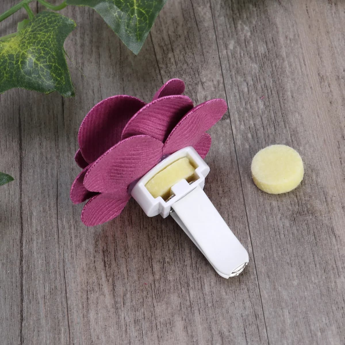 Car Air Vent Perfume Clip Aromatherapy Diffuser for Auto Interior Freshener Eco-Friendly Scented Car Decoration Rose