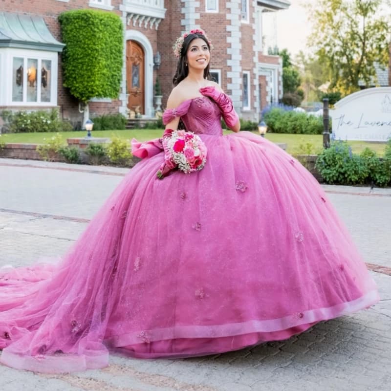 Abiti stile Quinceanera rosa rosso lucido con spalle scoperte Applique in pizzo con perline Fiocco Tull Festa di compleanno Abito dolce 16 Abiti 15 De
