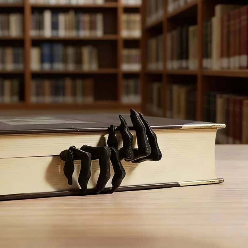 1 Piece - 3D Demon Claw Bookmark, Made of Durable Plastic - Trendy Design - Suitable for Books, Notebooks and Planners - An Ideal Gift for Graduation and Cosplay Events
