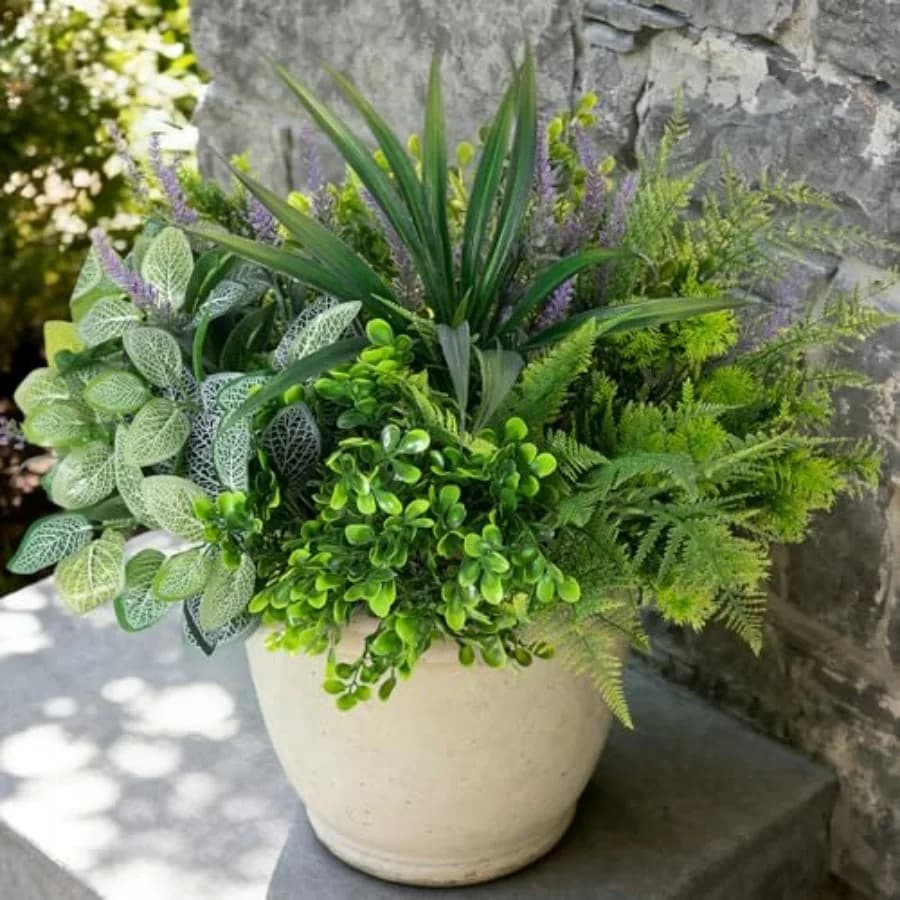 Piante Finte da Esterno Resistenti ai Raggi UV - 12 Mazzi di Eucalipto, Felce e Lavanda Artificiali Realistici per Patio, Giardino e Ingresso