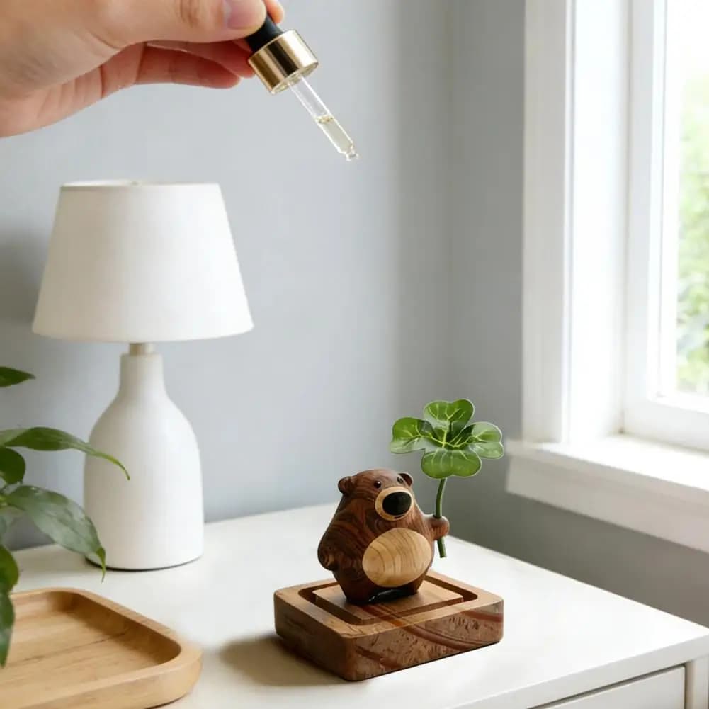 Desktop Diffuser Wood Bear Essential Oil Diffuser Four-leaf Clover Therapy Diffuser Portable Cute Wooden Bear Statue for Home