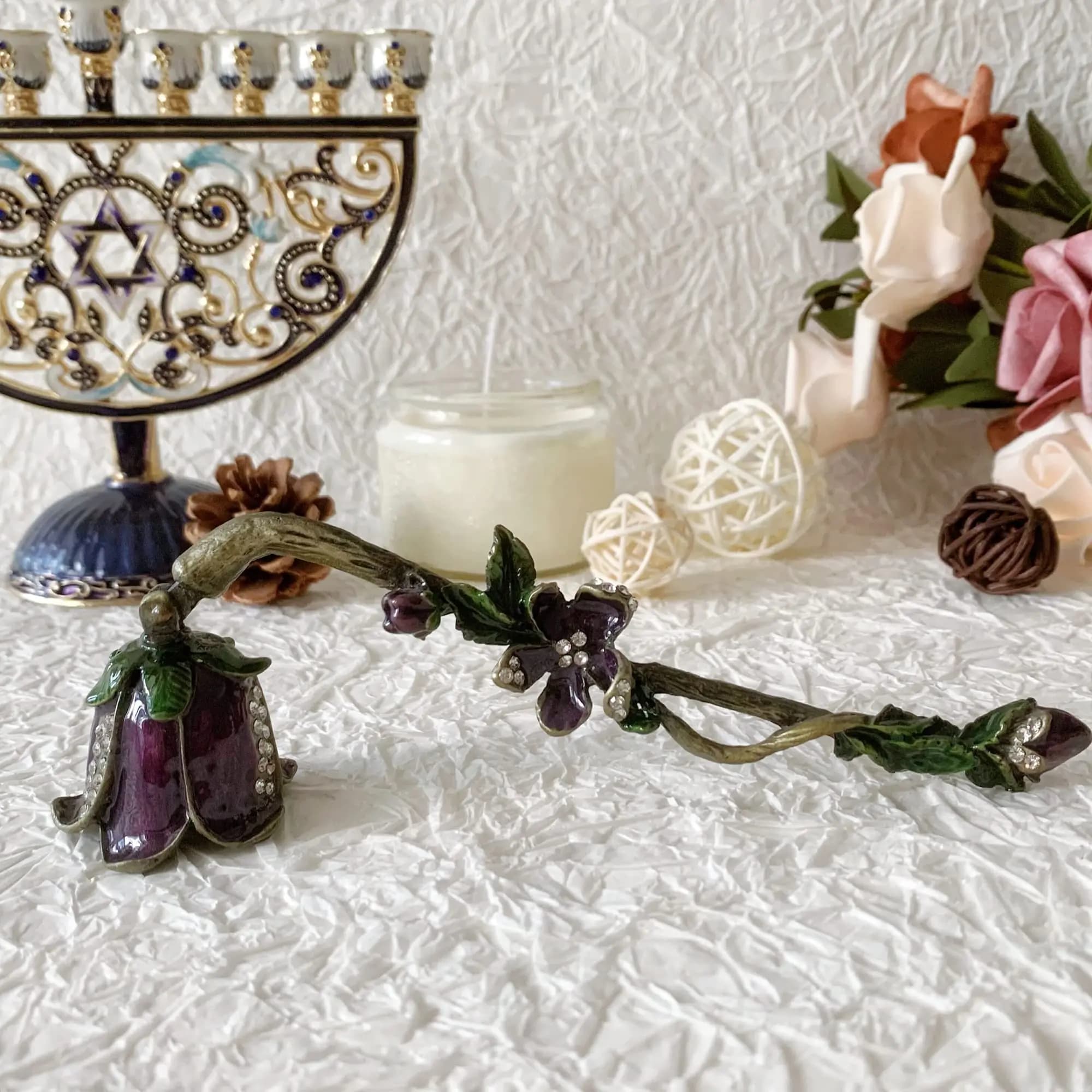 Luxury Floral Candle Snuffer Long Handle Enamel Bell Extinguisher Smoke Free Aromatherapy Tool Romantic Gift Ornament Home Decor