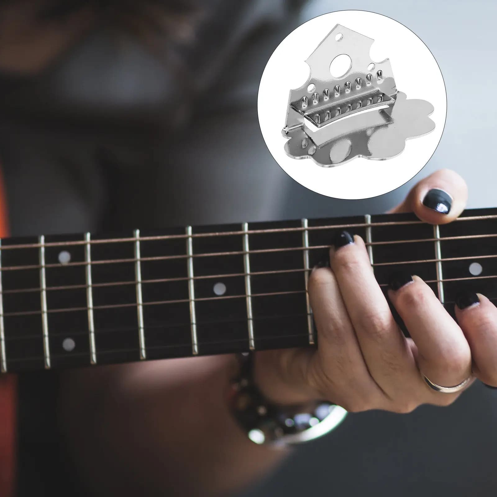 Portachiavi a forma di chitarra, cordiera per contrabbasso, pomelli cromati, supporto per ukulele da concerto