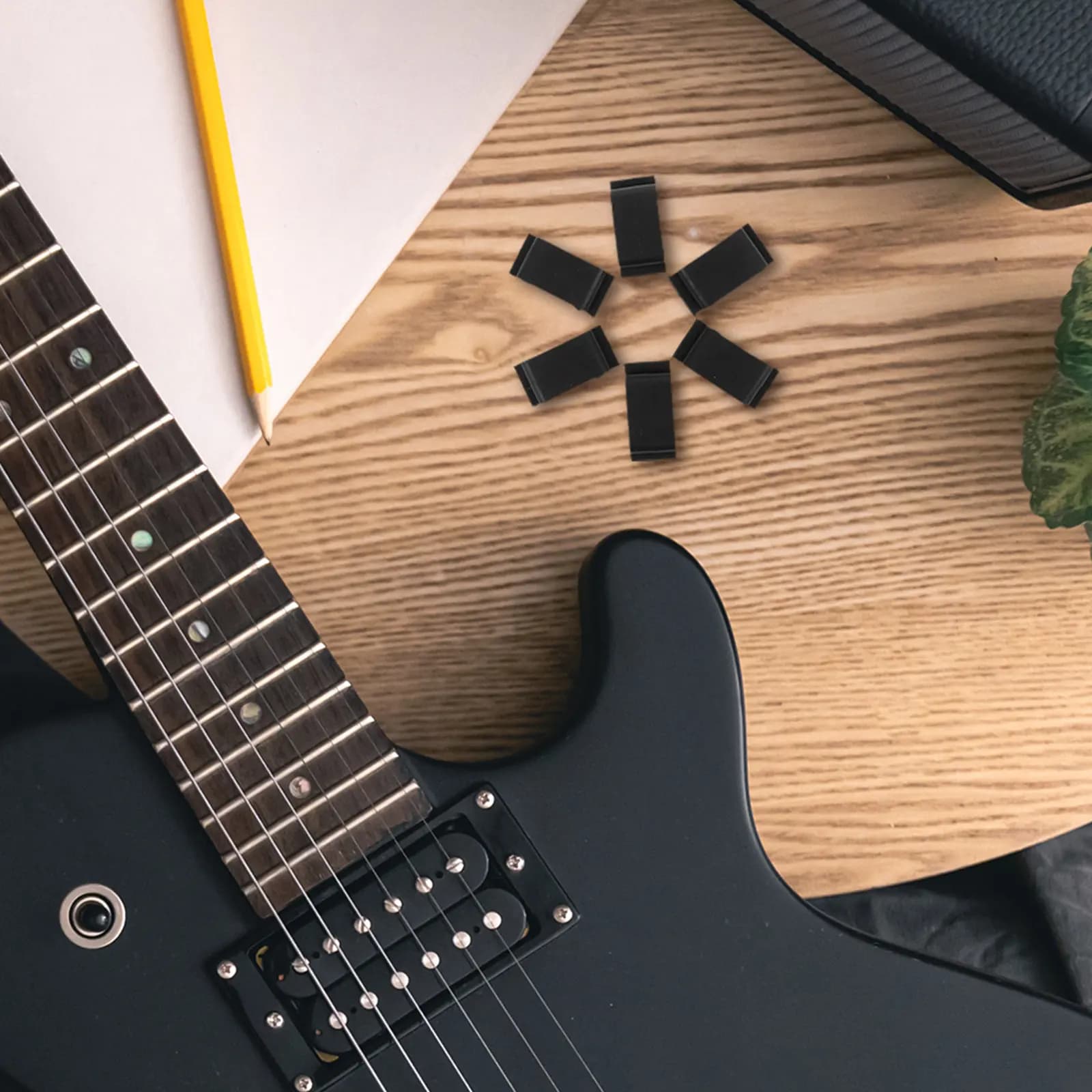 Set di 6 Portaplettro Leggeri in Gomma da Fissare sulla Paletta per Chitarra Acustica, Elettrica, Basso, Ukulele - Organizzatore per Plettri da Musicista