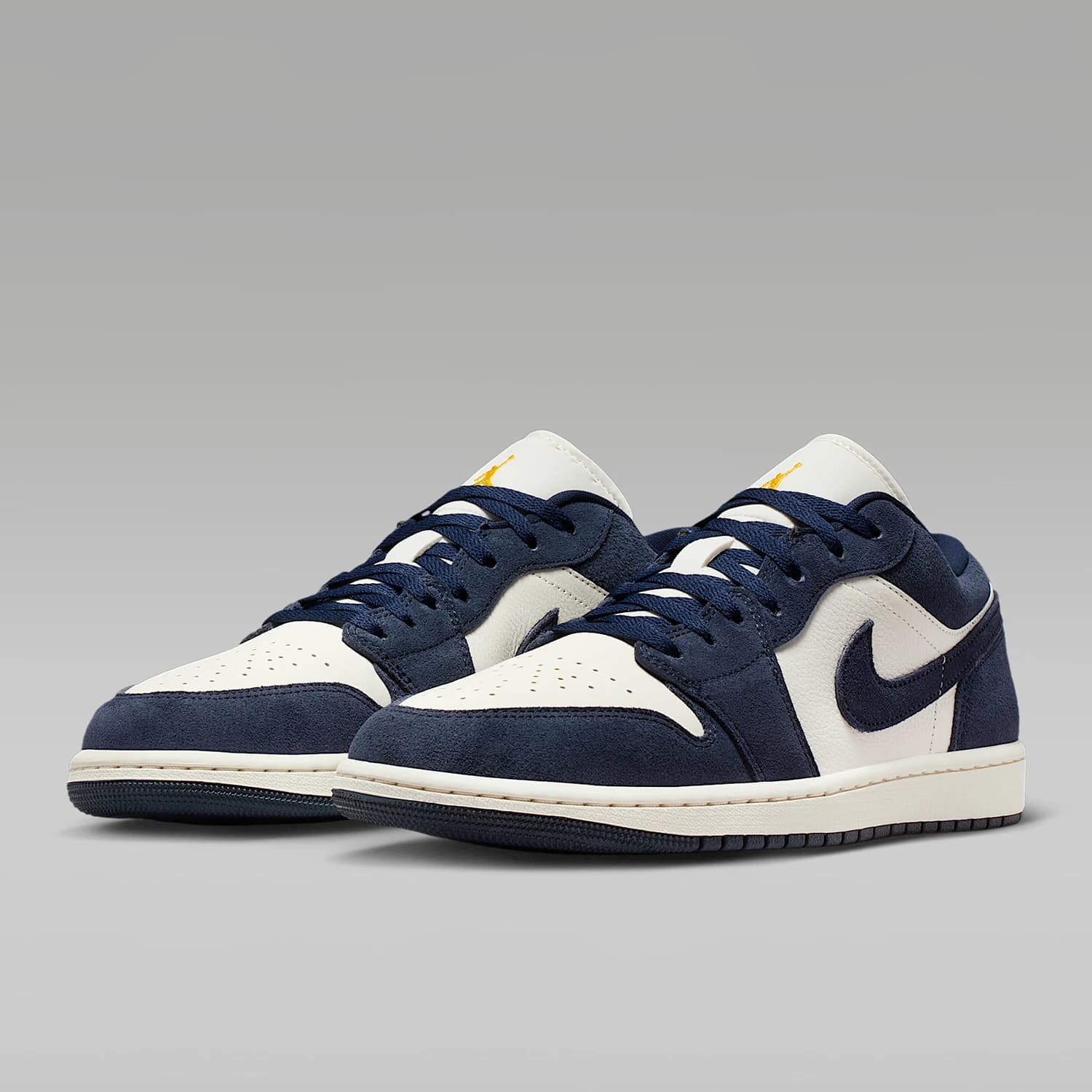 Scarpe da basket sportive resistenti all'usura con lacci bassi da uomo Nike Authentic JORDAN IO7448-400
