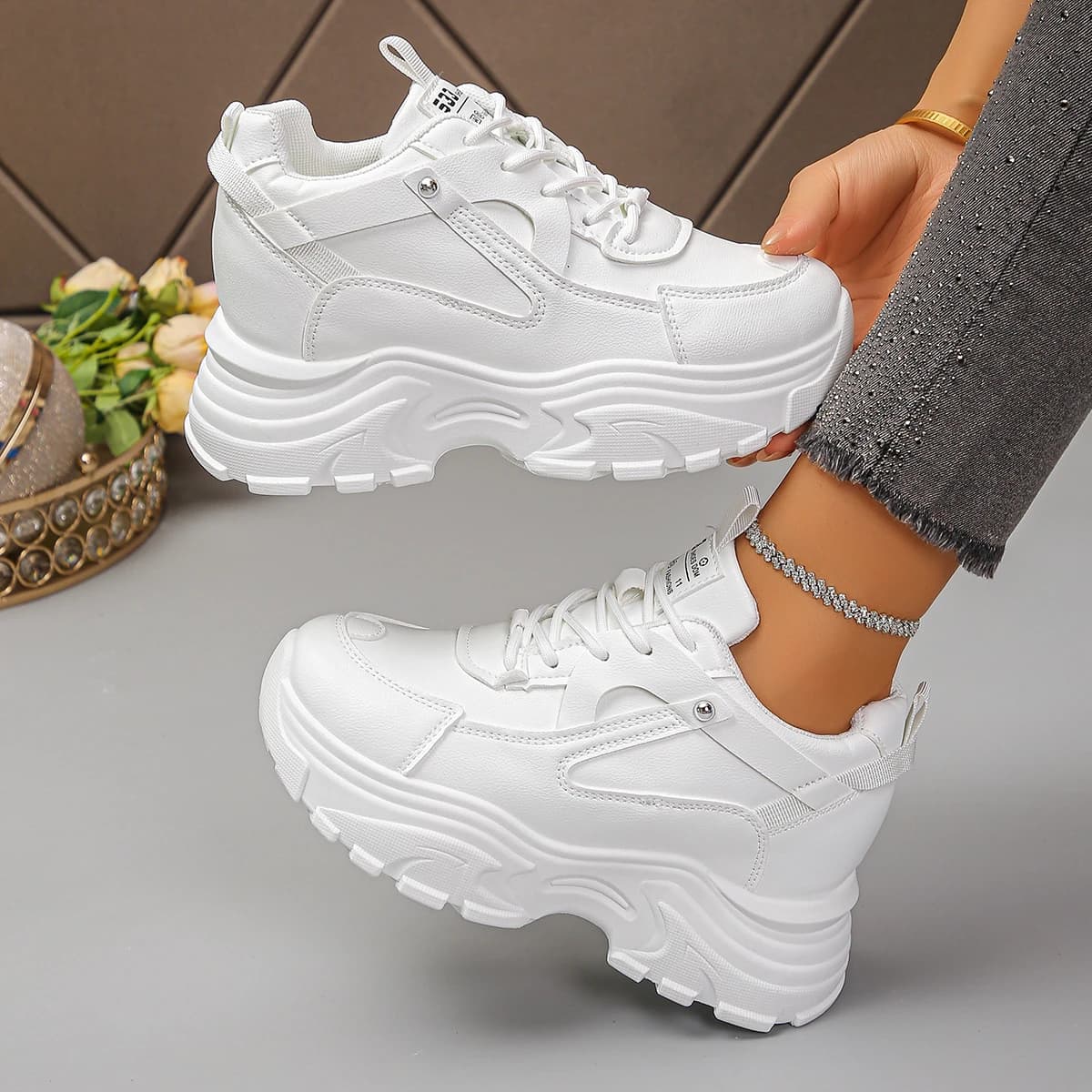 Scarpe da ginnastica bianche con plateau alla moda da donna Scarpe sportive antiscivolo con suola spessa per donna Scarpe da ginnastica robuste con aumento di altezza con lacci 35-42