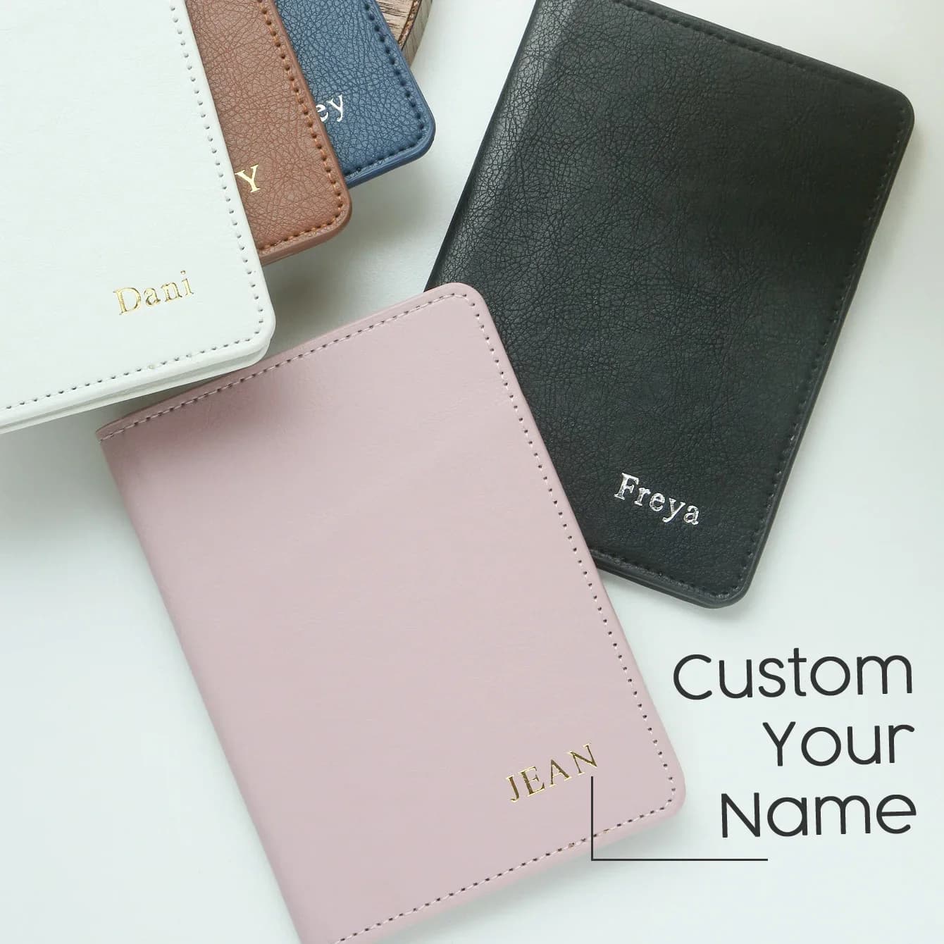 Porta Passaporto Personalizzato con Nome, Copertina in Ecopelle con Monogramma Personalizzato, Regalo Classico su Misura per Amici