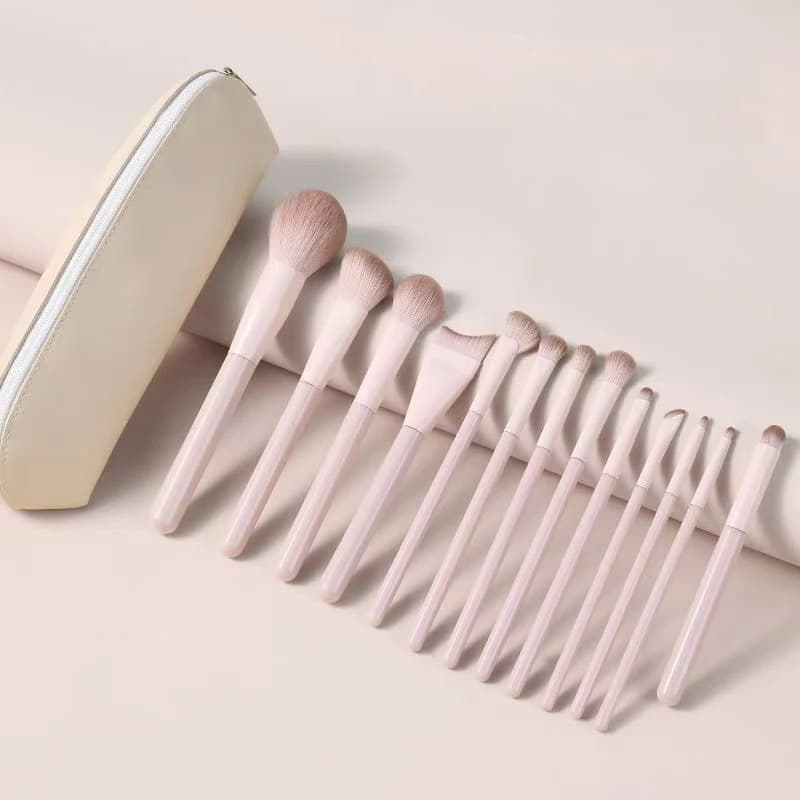 Light pink makeup brush set - Cypriot brushes, foundation, contouring, eye shadow and nose - Professional makeup tool