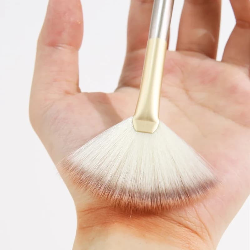Pennello Morbido a Ventaglio per Trucco, Portatile, per Illuminante e Contouring, Pennelli Sfumanti per Polvere Libera, Strumenti di Bellezza e Cura del Viso
