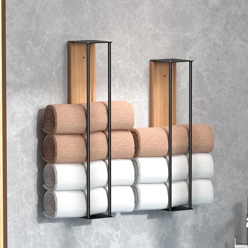 Un portasciugamani, tavola di legno e design a parete in metallo, adatto per bagni di casa