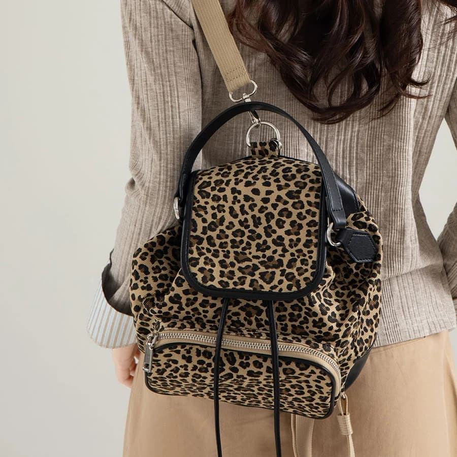 Zaini con stampa leopardata nera Borsa da scuola Zaino leggero per studenti Zaino per laptop unisex per viaggi Escursionismo Zaino da campeggio
