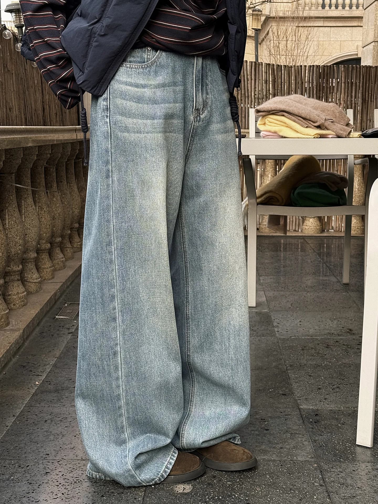 Jeans a gamba dritta lavati a strati vintage semplici e alla moda dell'inizio della primavera con pantaloni lunghi da donna con silhouette ampia