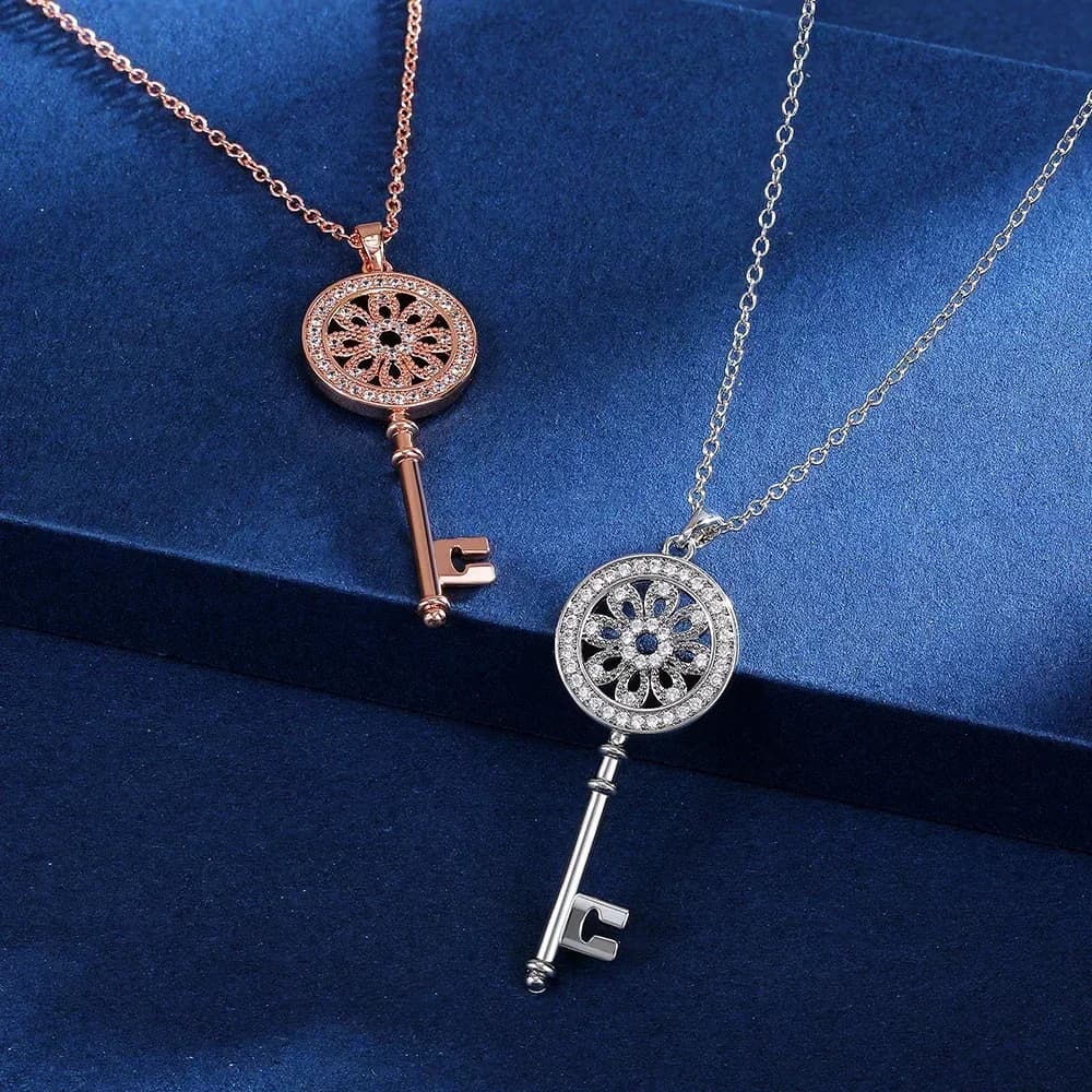 2025 Collana a forma di chiave di moda Micro pavimentata CZ Pietra Abbagliante Accessori per feste femminili Regali squisiti Collane con ciondolo da donna