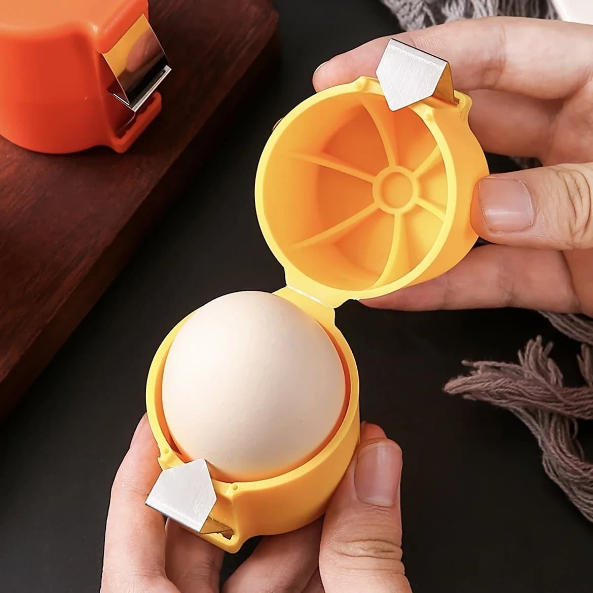 Machine for opening portable eggs Frullino for quick eggs Cooking eggs