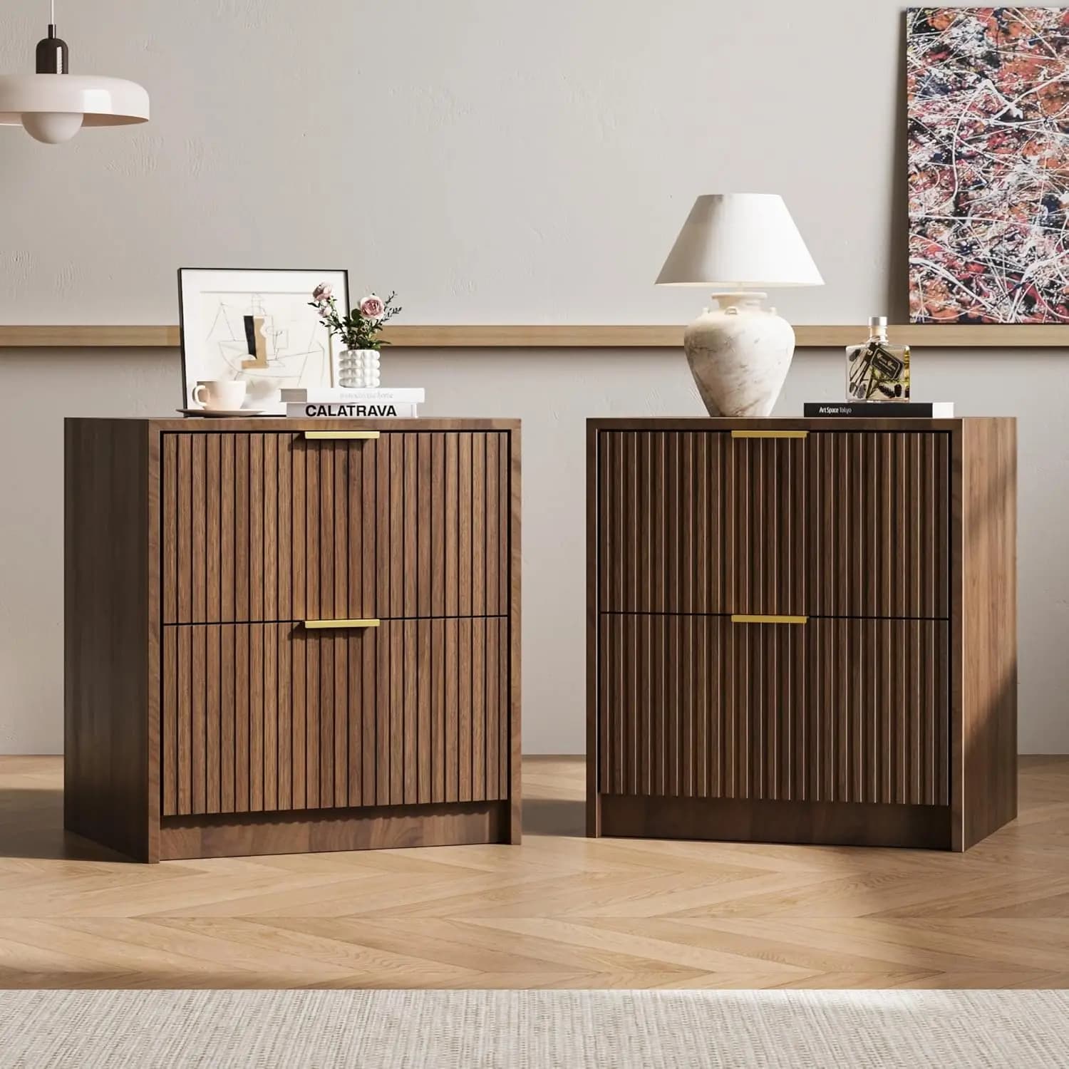 Set di 2 comodini scanalati con 2 cassetti, tavolino moderno da comodino da 50 cm con maniglie in metallo dorato, noce