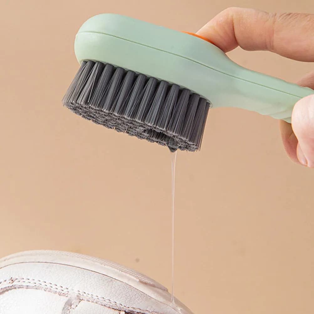 2 spazzole per la pulizia delle scarpe con dispenser di sapone, manico lungo, design ergonomico antiscivolo per scarpe da ginnastica, vestiti, piastrelle, vasca da bagno