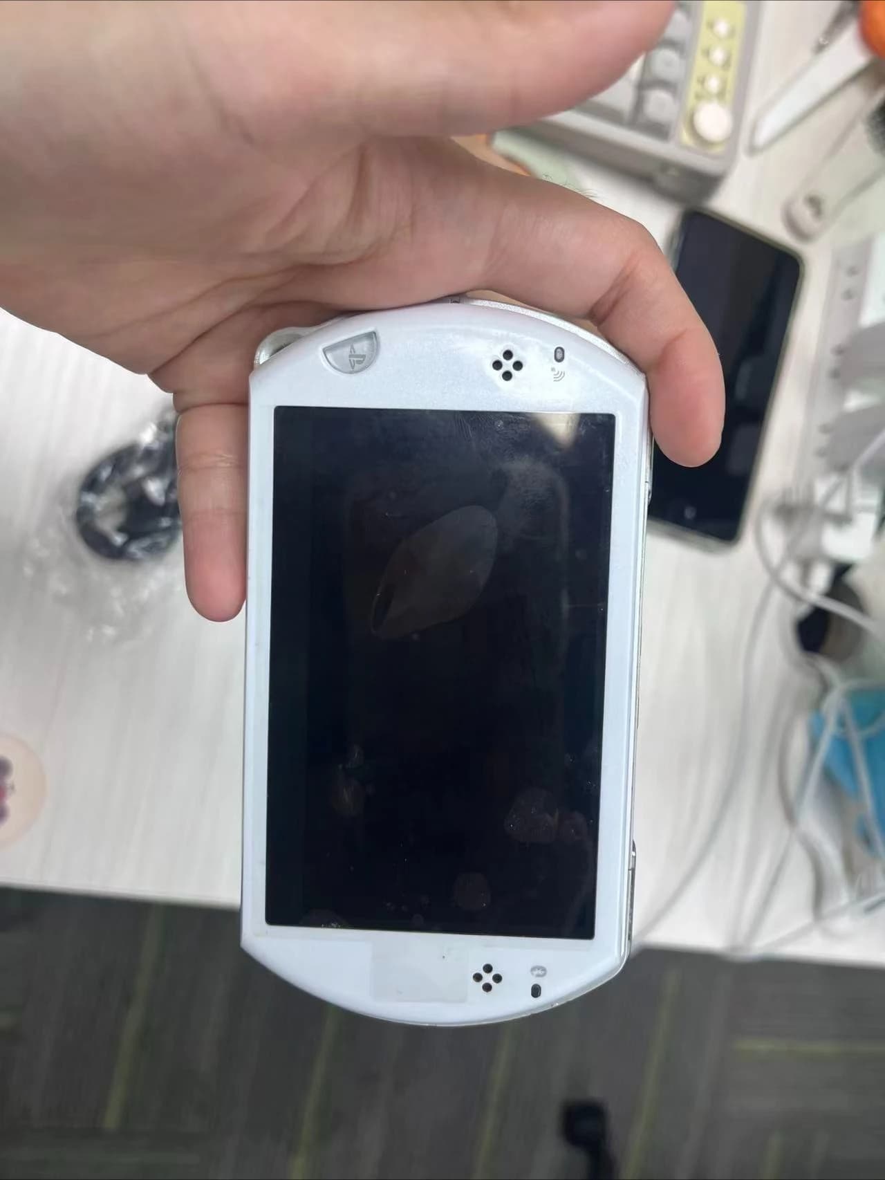 2022 Nuova console di gioco utilizzata PSP GO in bianco e nero originale al 100% - Sistema di gioco portatile portatile