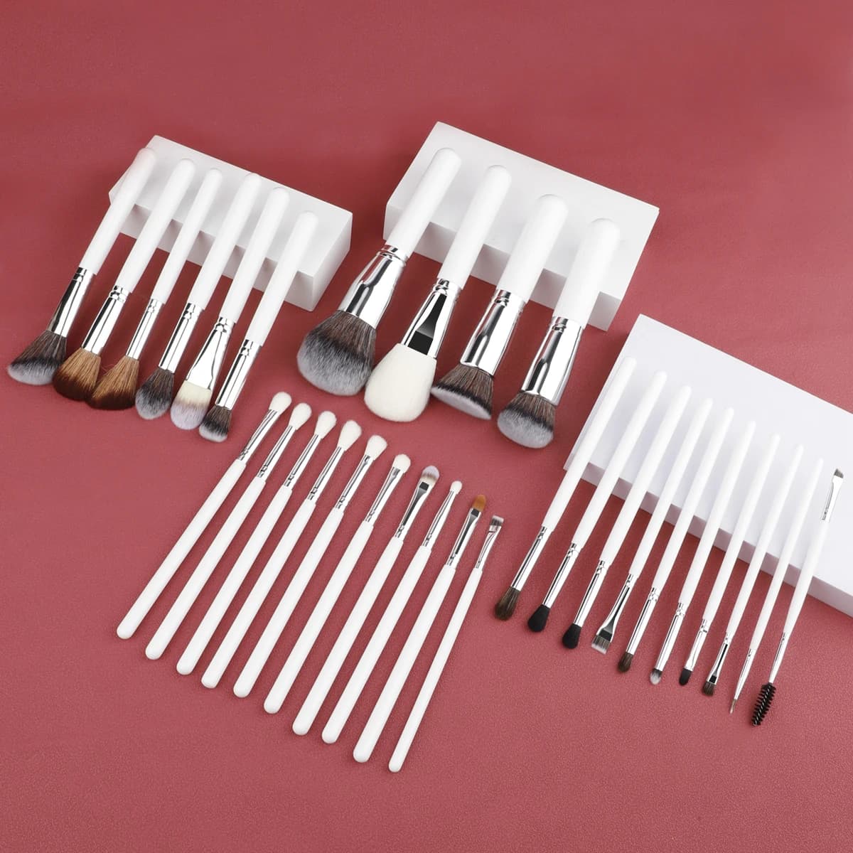 30Pcs Makeup Brush Sets Professional Artists Using Angled Eye Contour Blending Brushes High Quality White Brush Custom