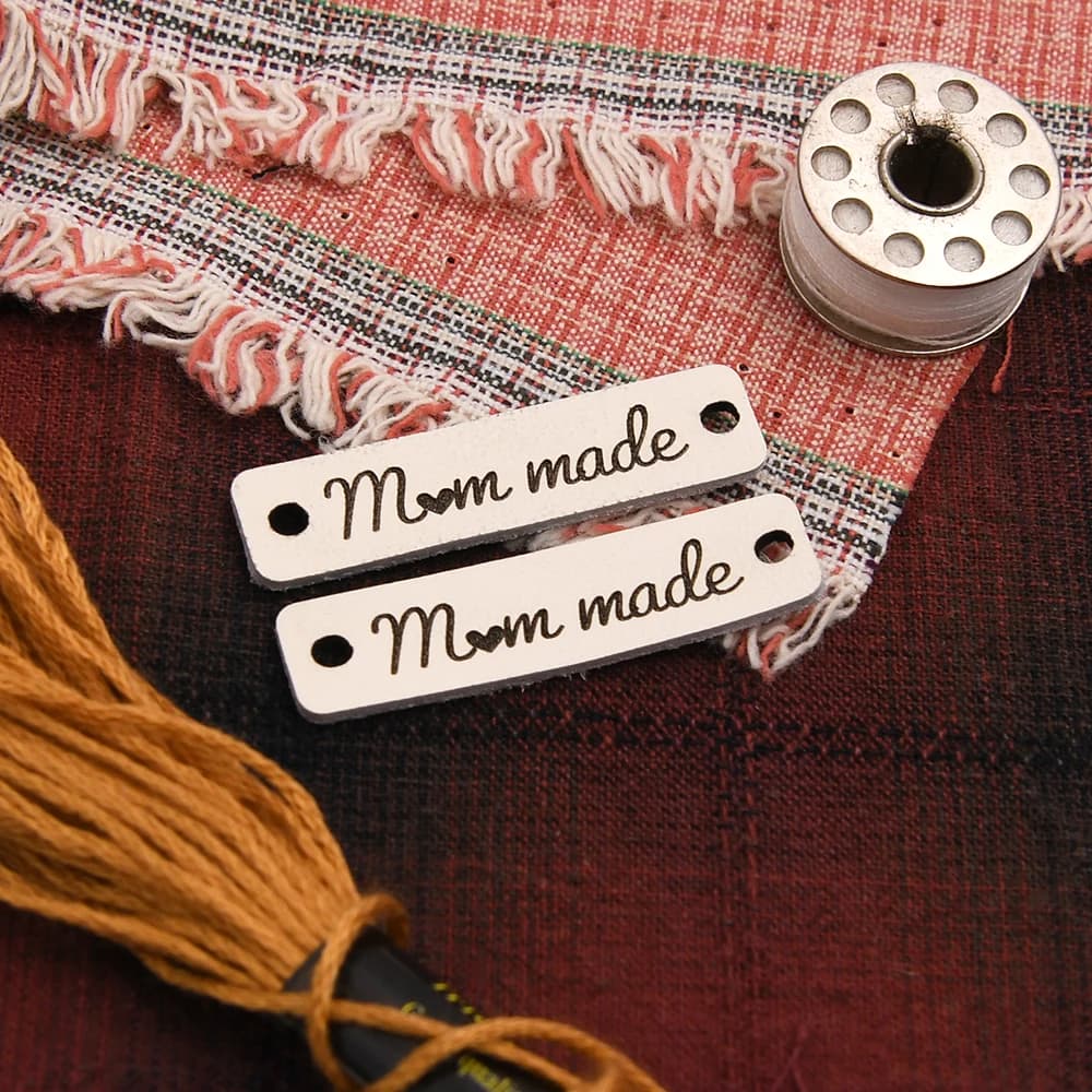 Etichette in Pelle Personalizzate con Incisione Laser, per Artigianato Fai-da-Te, Etichette Fatte a Mano per Maglieria, Abbigliamento, Borse, Gioielli, 10x40mm, Spessore 1mm con Rivetti