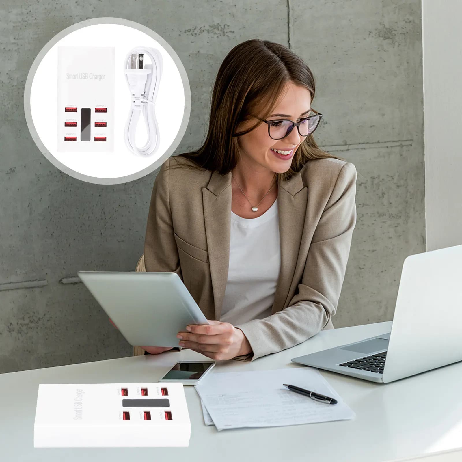 Stazione di Ricarica USB a 6 Porte, Hub di Ricarica da Scrivania, Ricarica Rapida con Uscita 6A, Distribuzione Intelligente della Corrente, Design Compatto