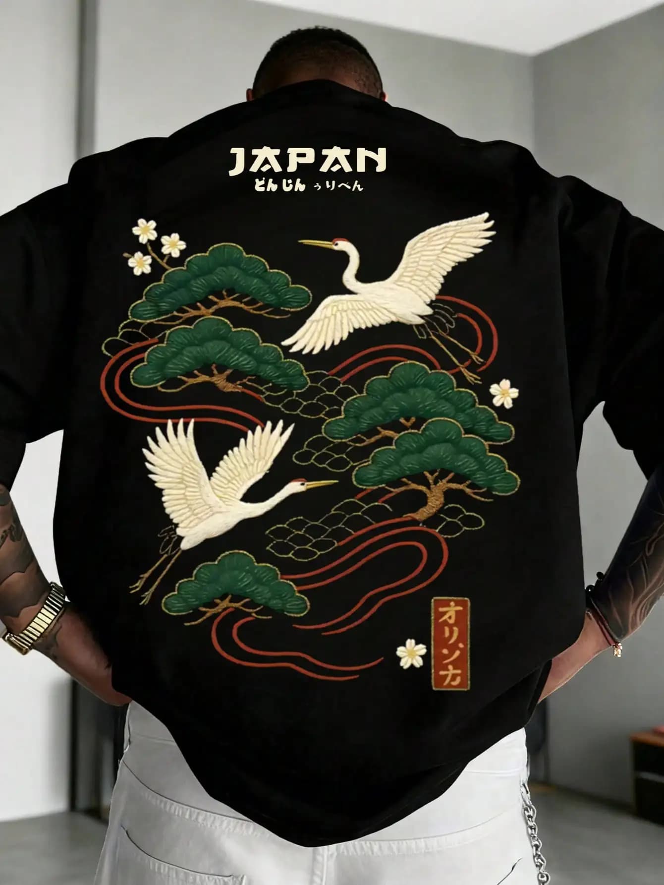 T-shirt da uomo a maniche corte con ricamo giapponese di gru e design con pino