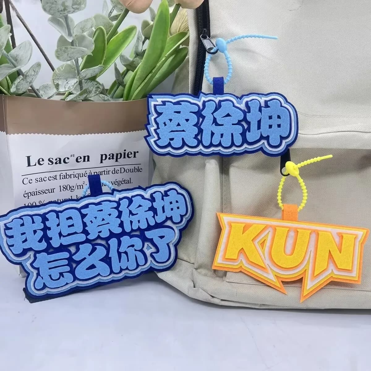 CAI Xukun, supporto per ventola, nome in tessuto non tessuto periferico, testo creativo, ciondolo per zainetto, ciondolo per zaino, portachiavi