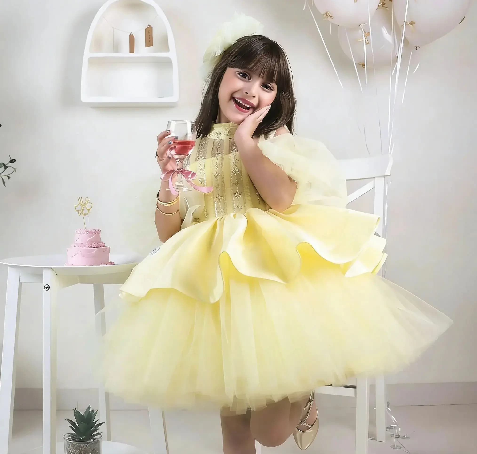 Abiti da ragazza di fiore gialli per matrimonio con paillettes al largo della spalla Tulle gonfio principessa abito da ballo per la prima comunione personalizzato