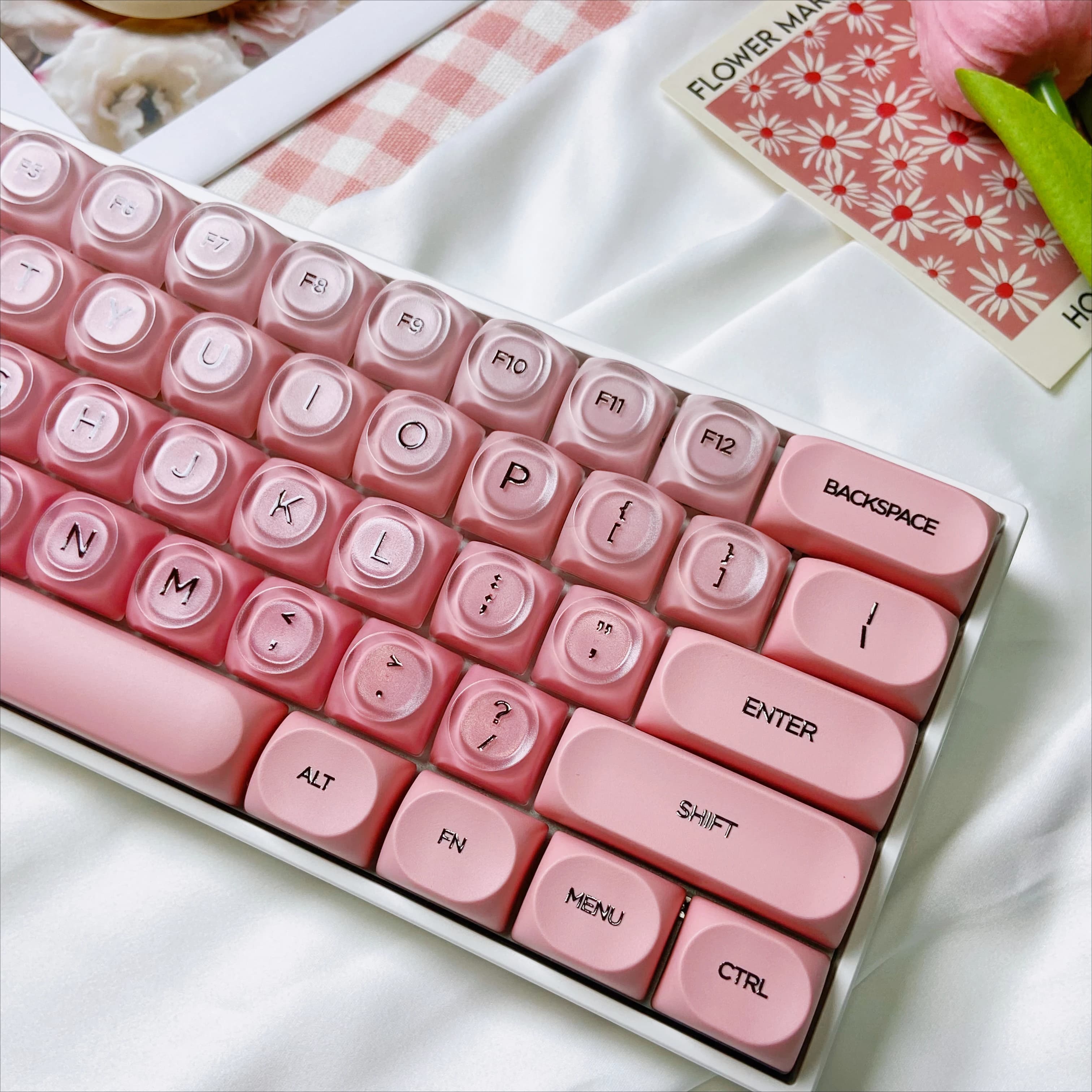 Copritasti in cristallo rosa Copritasti con profilo HOA Tastiera meccanica da gioco fai-da-te personalizzata Set di copritasti PBT per tastiera da ufficio